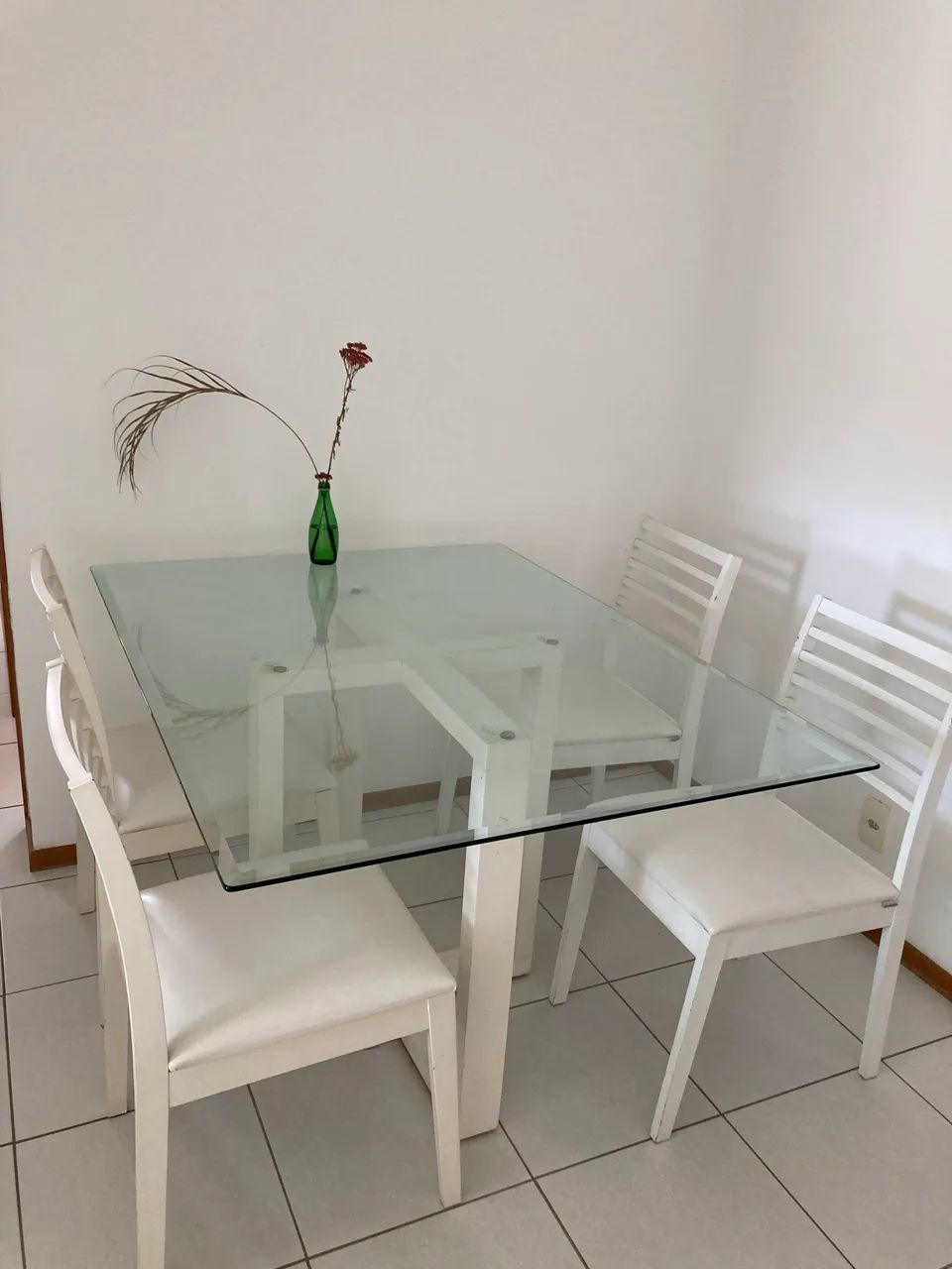 Vendo Conjunto Sala de Jantar Mesa Vidro 4 Cadeiras - Foto 3
