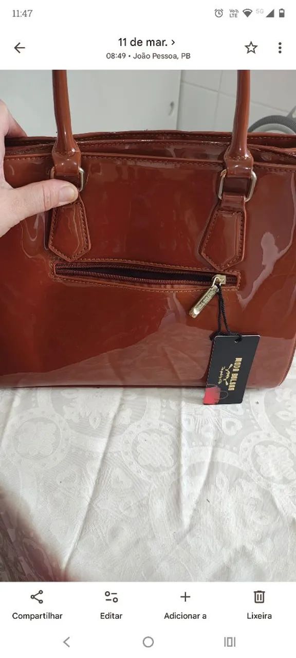 Bolsa envernizada de ombro  - Foto 4