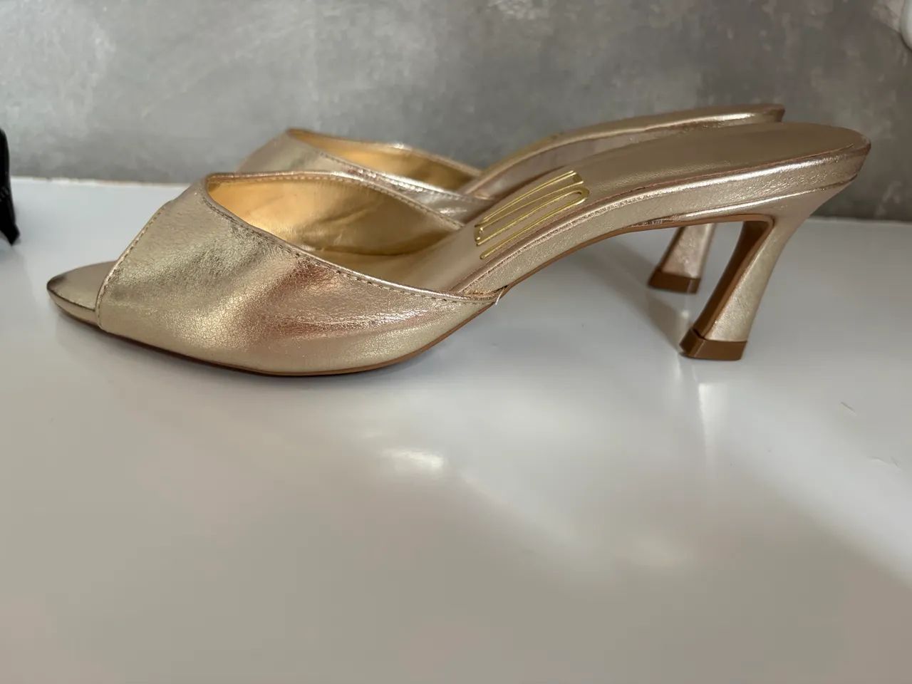 Mule Uza shoes dourado  - Foto 5