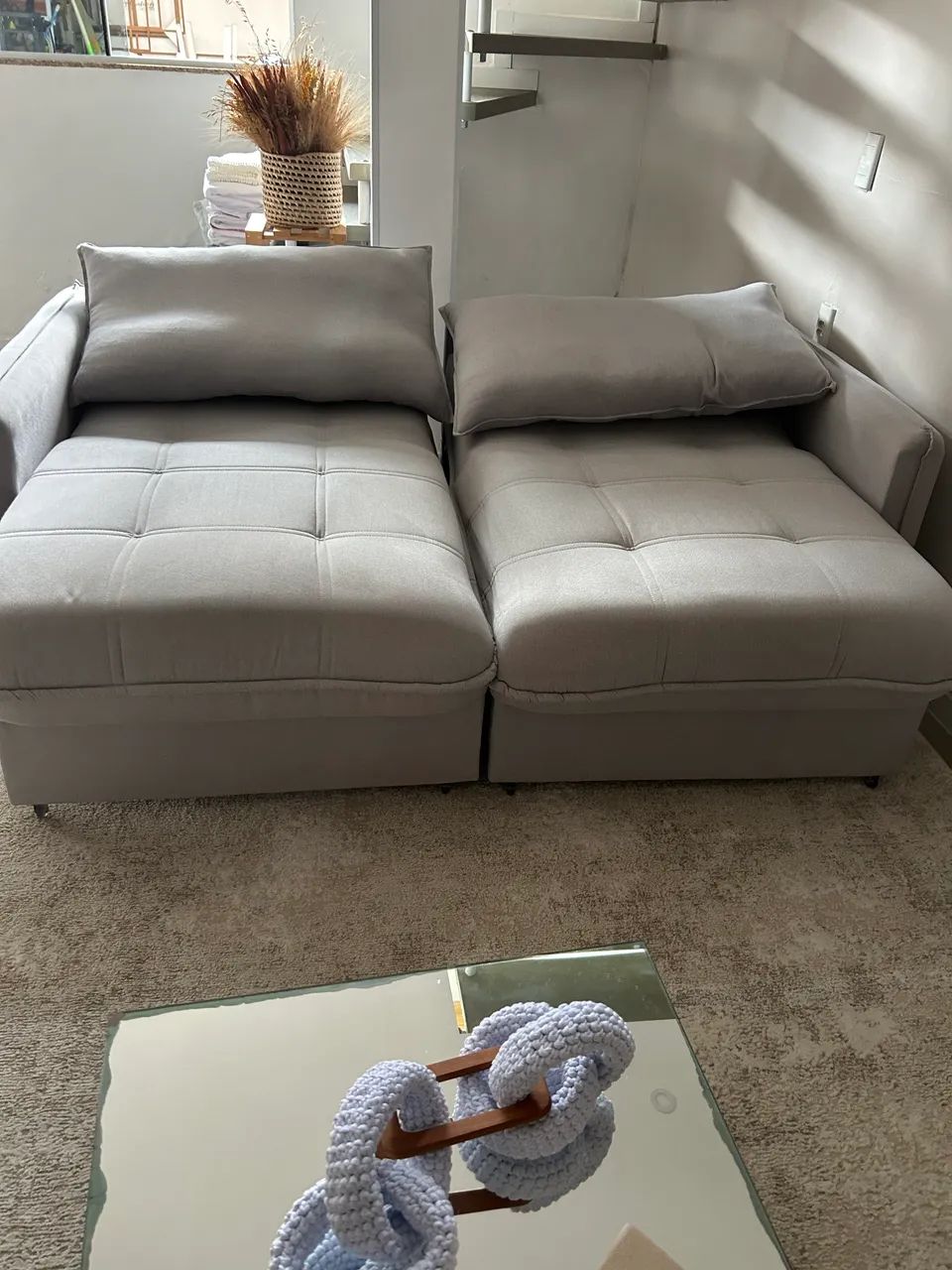SOFÁ CAMA DOIS LUGARES CINZA 