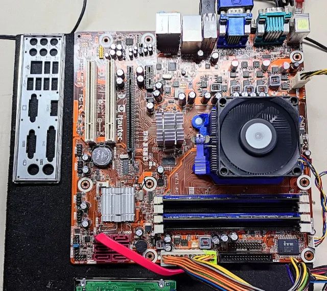 Placa mãe ITAUTEC SM 3330 + AMD PHENON II