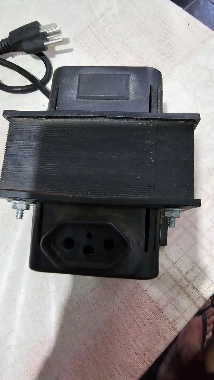 Auto transformador upsai 2000va 110 para 100 - Foto 3