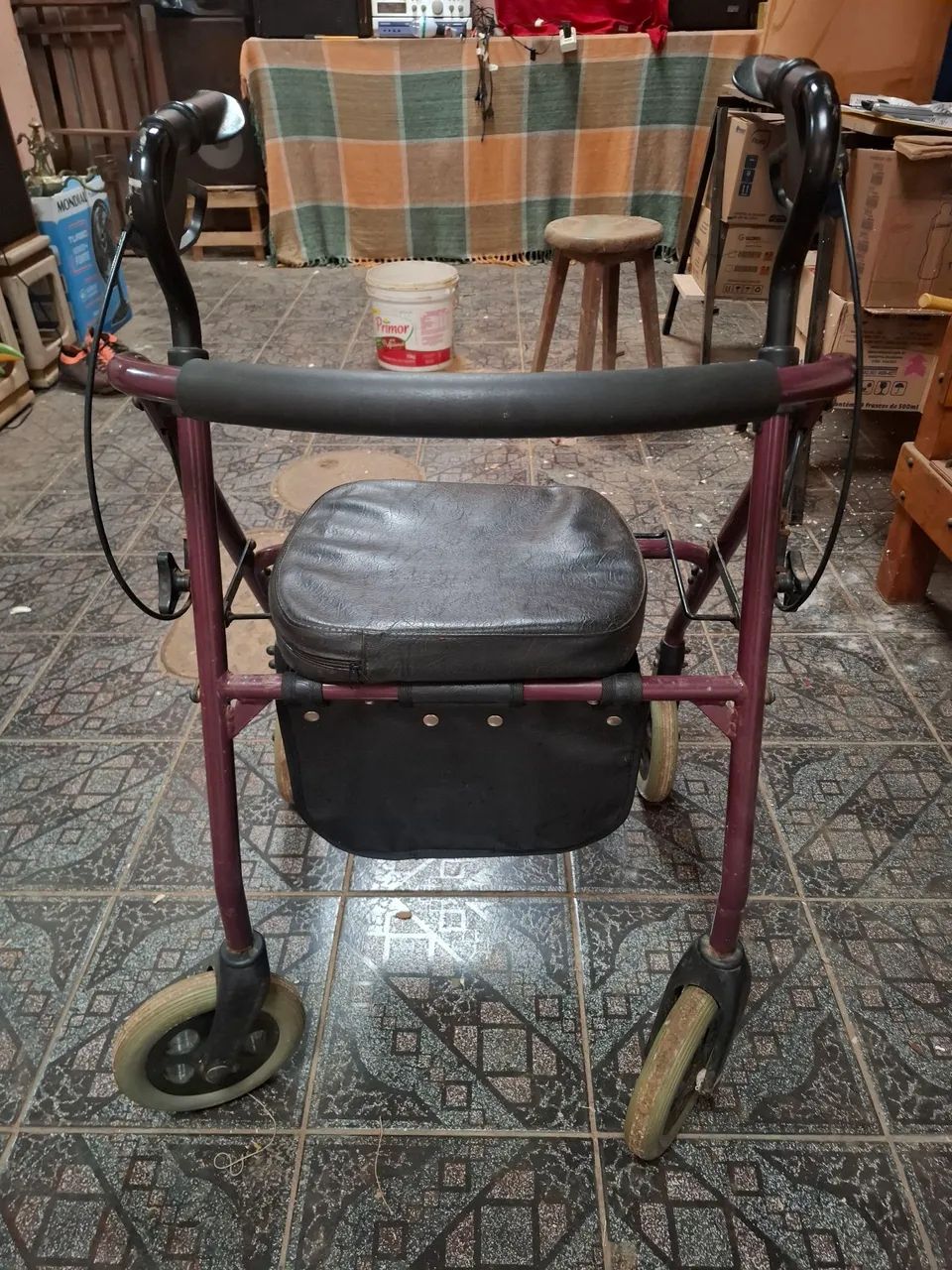 Andador para idosos com 4 rodas.  - Foto 2