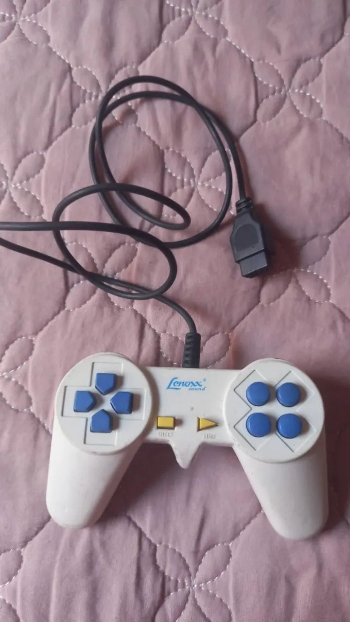Controle game para computador usado.