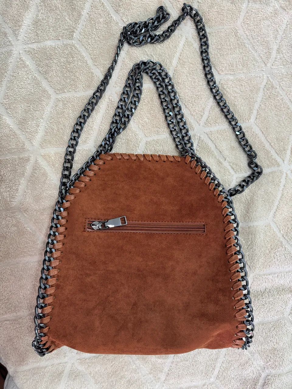 Bolsa camurça sintética e correntes grafite - Foto 2