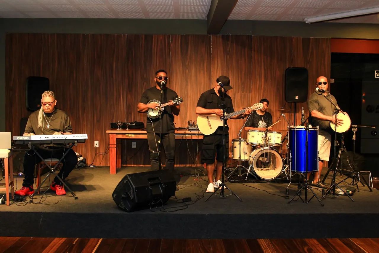 Banda, grupo de pagode, cantor de samba / contrate / aniversários /confra/ casamentos. - Foto 2