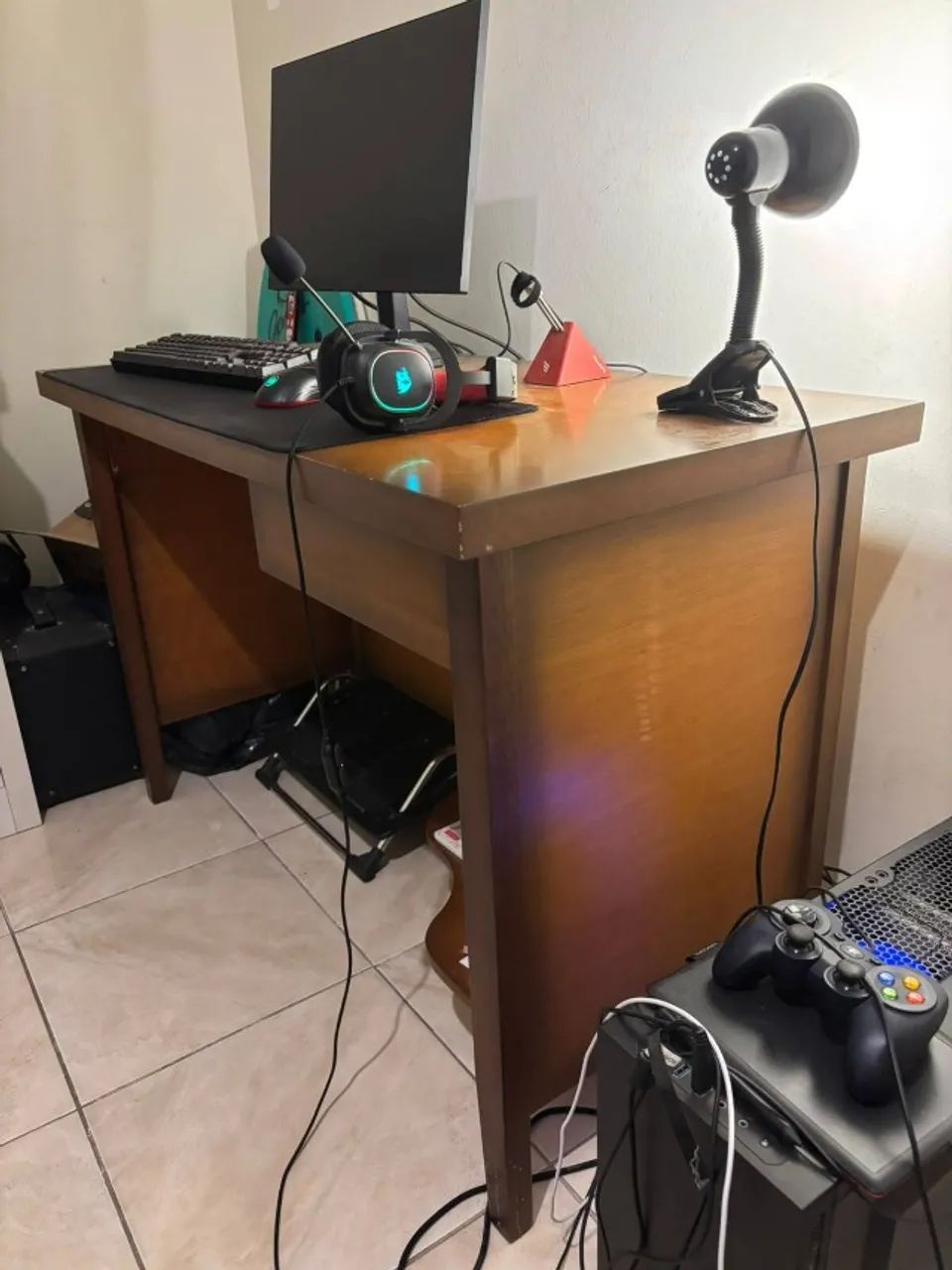 Mesa de madeira com gaveta - Foto 2