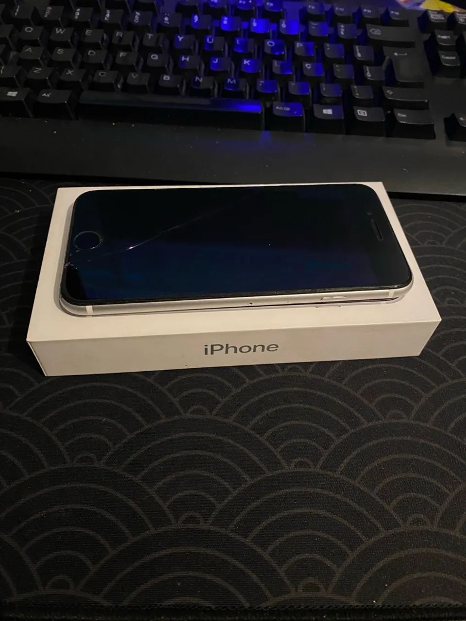 iPhone SE 2020 (2ª Geração) - 128 GB 