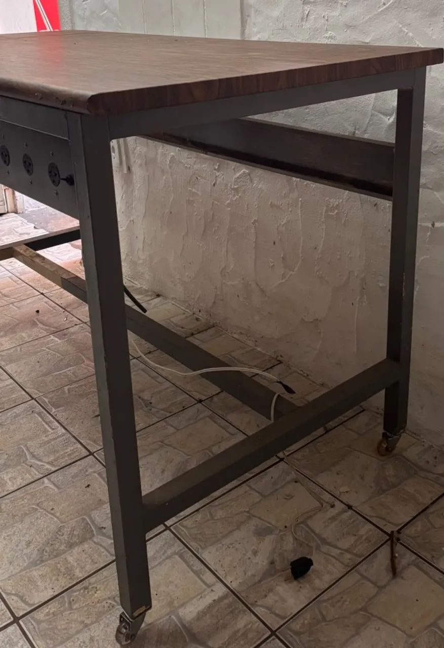 Mesa bancada de tomada para trabalho - Foto 4