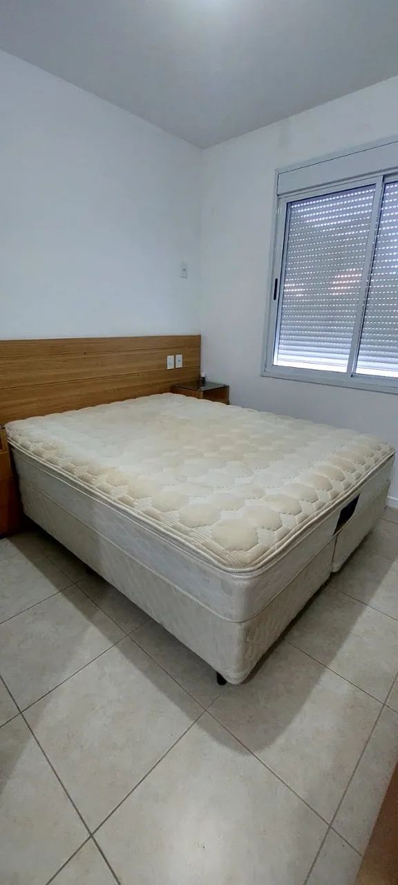 Cama de Casal Queen Size