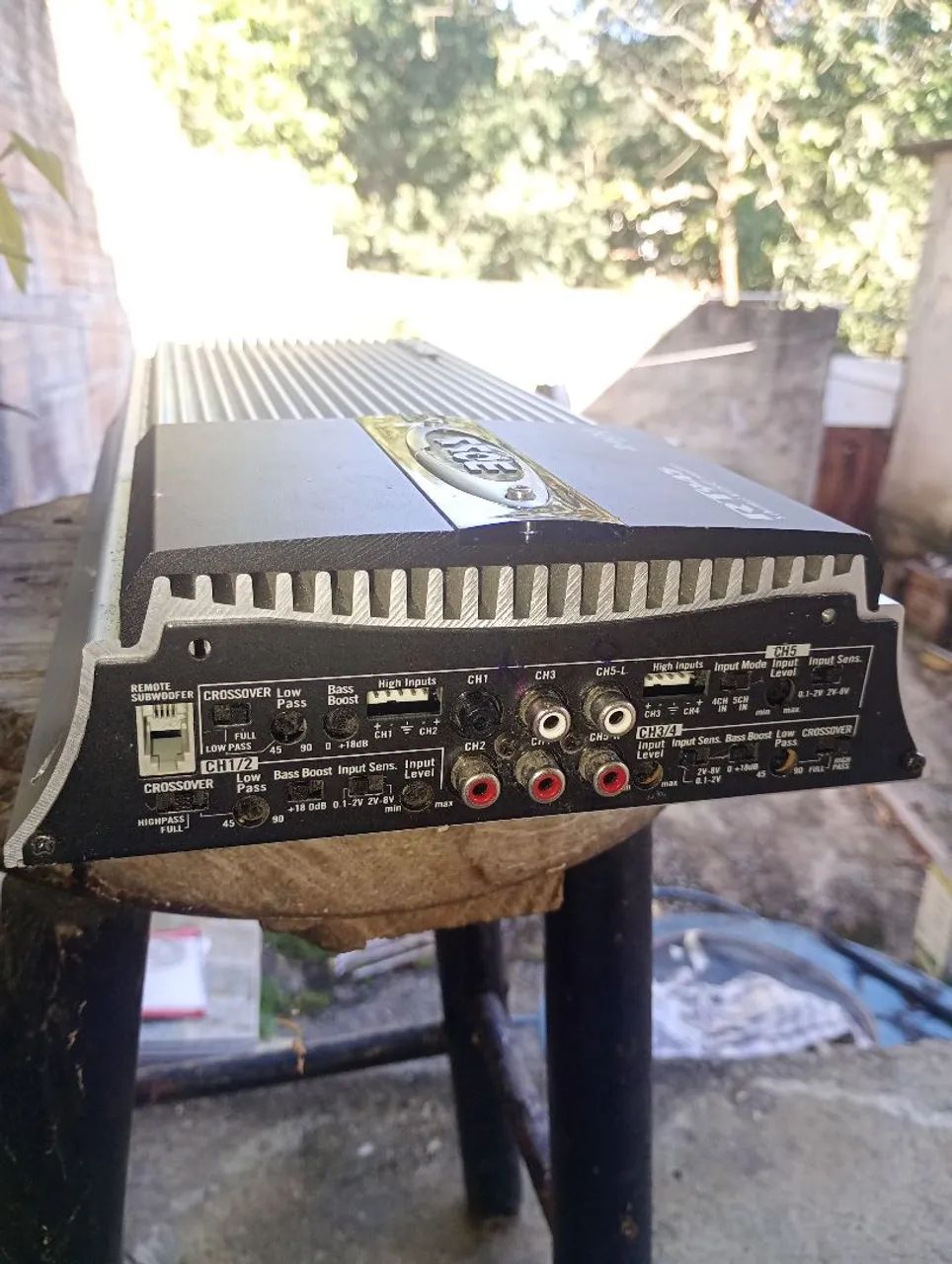 Amplificador BOSS 2400 watz - Peças para carros, vans e