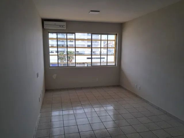 Aluga-se Sala Comercial de 26 m², com garagem, no Estreito