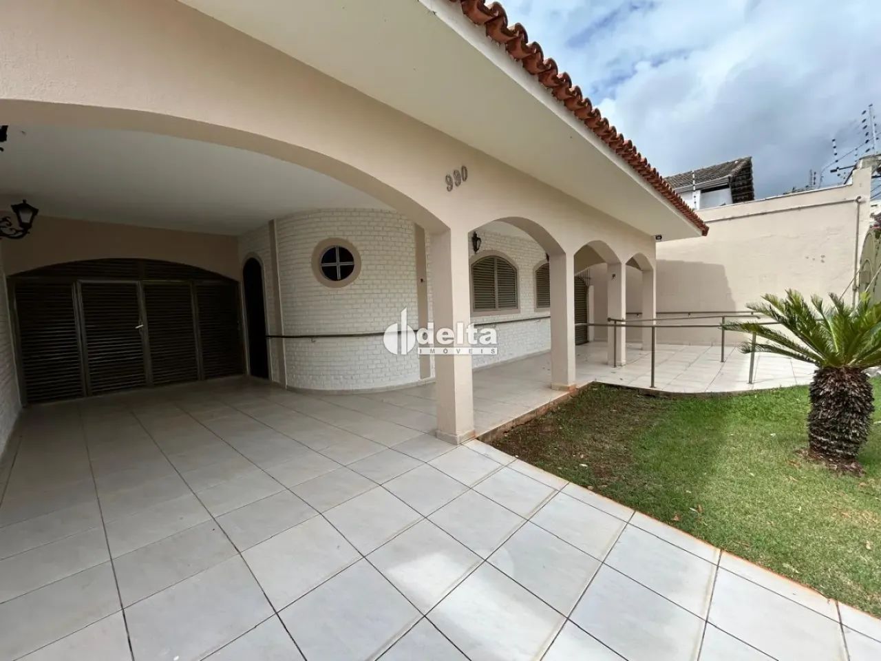 Casa comercial com 6 quartos disponível para vendas no Bairro Tabajaras em Uberlândia-MG. - Foto 2