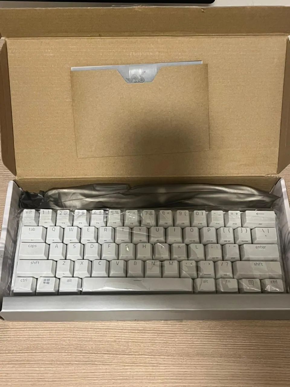 Teclado Gamer Razer Huntsman Mini 60% - Switch óptico roxo - Foto 5