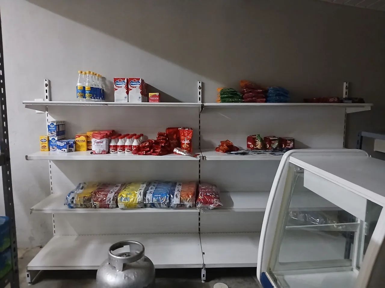 GÔNDOLAS 1.30×1.70 GRANDE BEM ESPAÇOSAS RESISTENTE 450,00 CADA - Foto 3