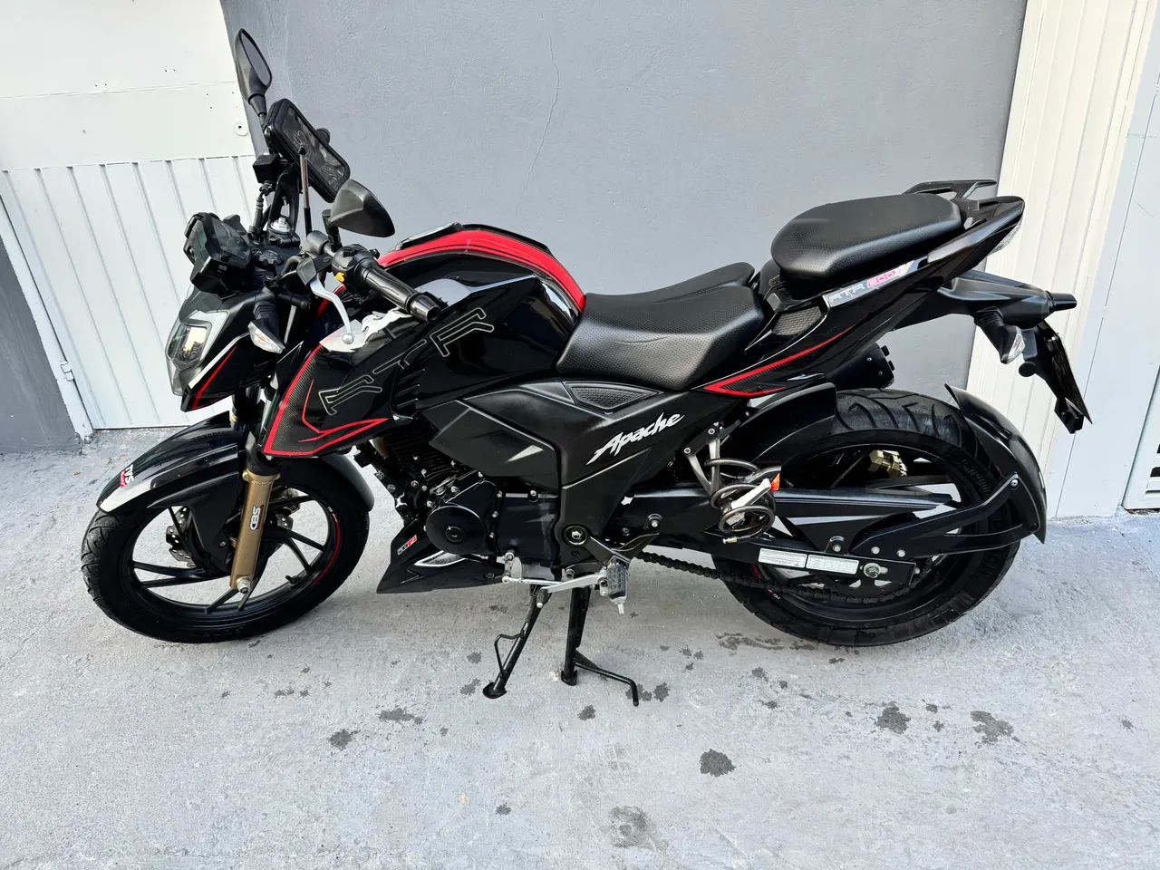 DAFRA Apache RTR 200