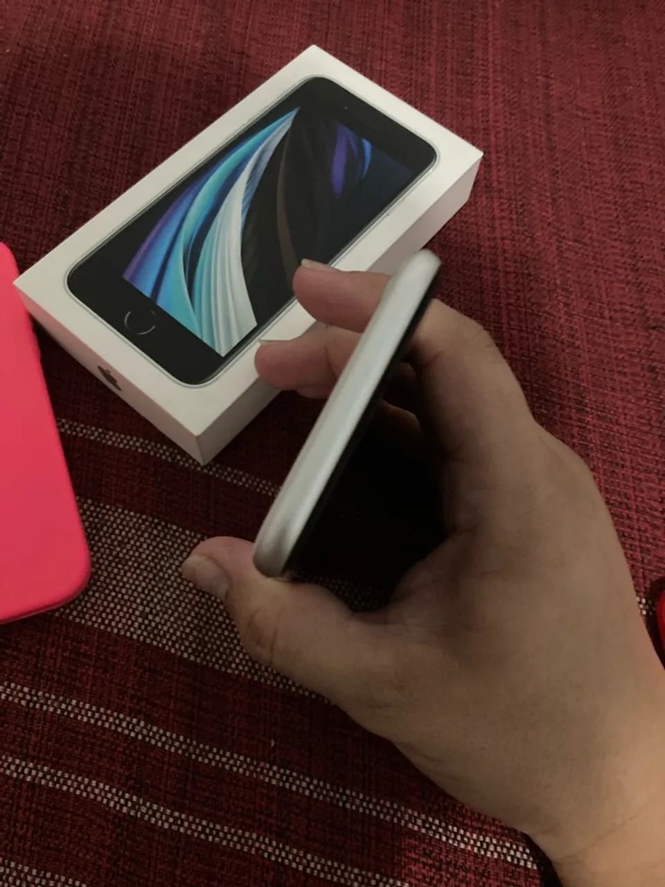 Vendo IPhone SE segunda geração  - Foto 3