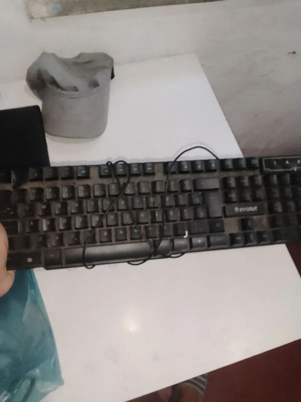 Teclado RGB funciona em bom estado 