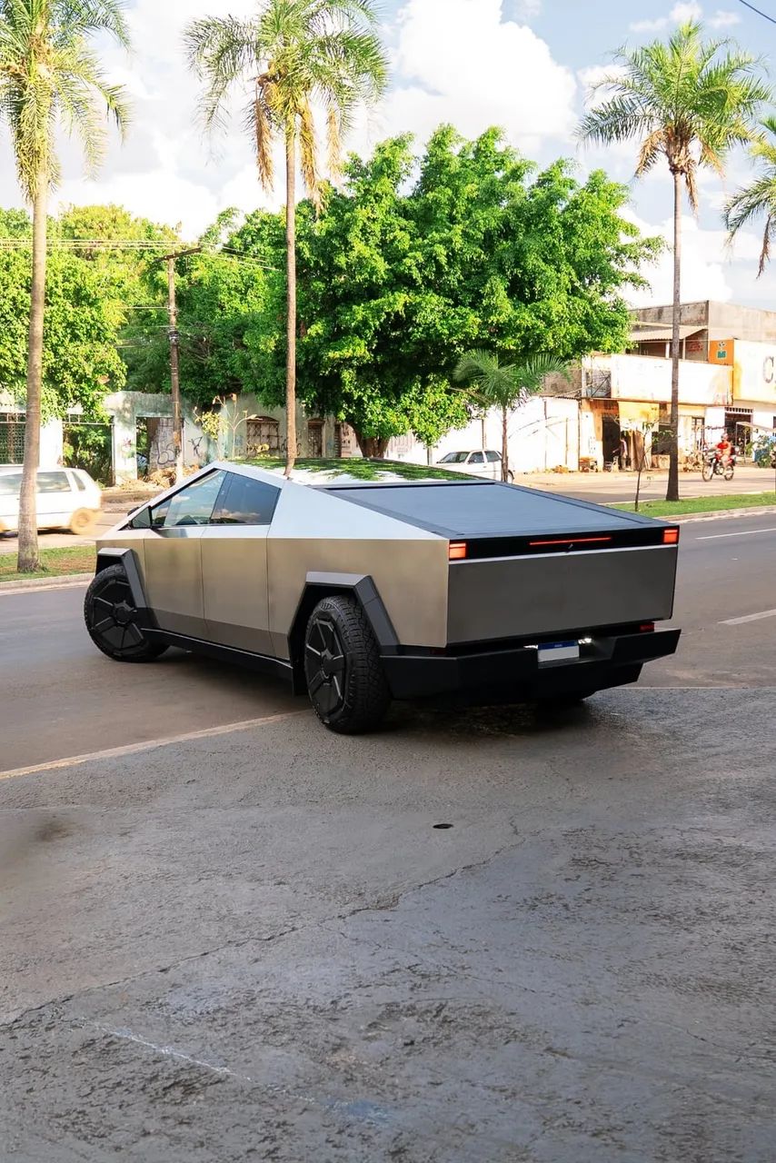 Tesla Cybertruck Foundation, foto 17 de 17