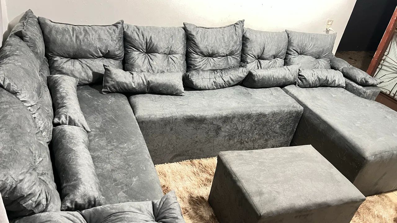 Vendo sofá lindo R$1.500 65581376859777120