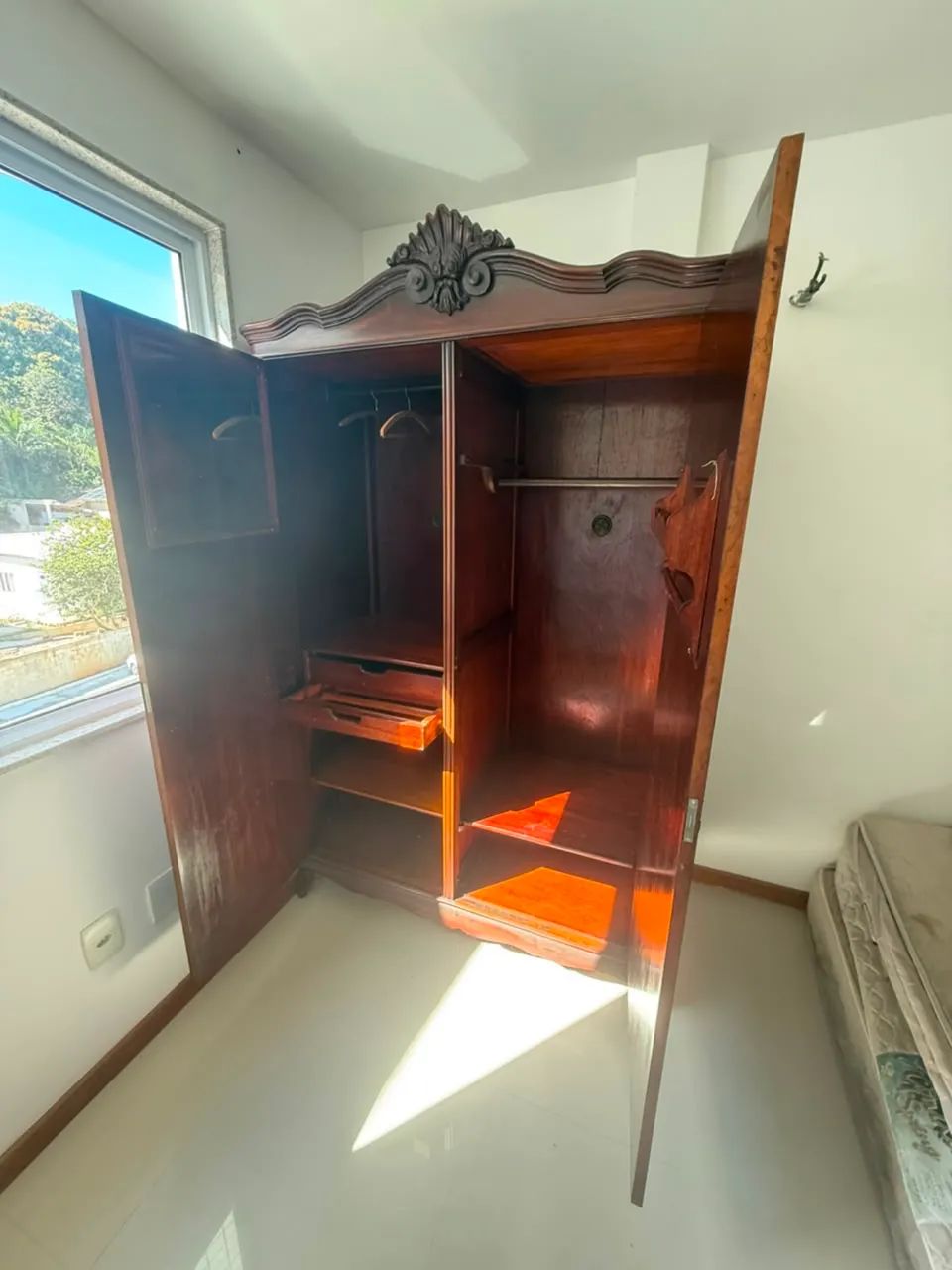 Guarda roupa madeira 