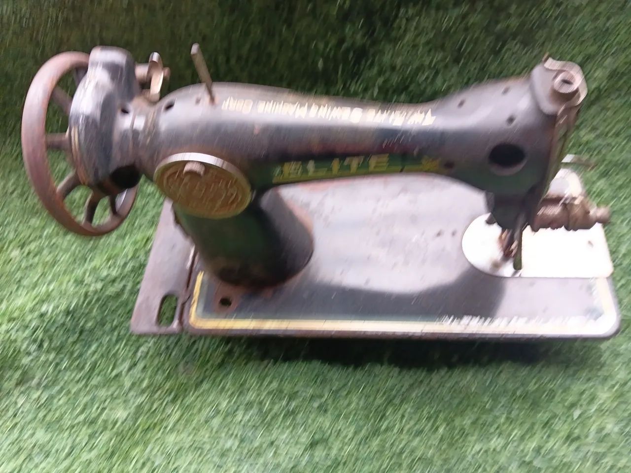 Máquina de costura antiga elite - Foto 4