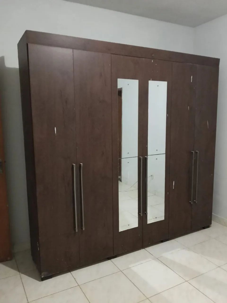 Guarda roupa de 6 portas com espelho amadeirado 