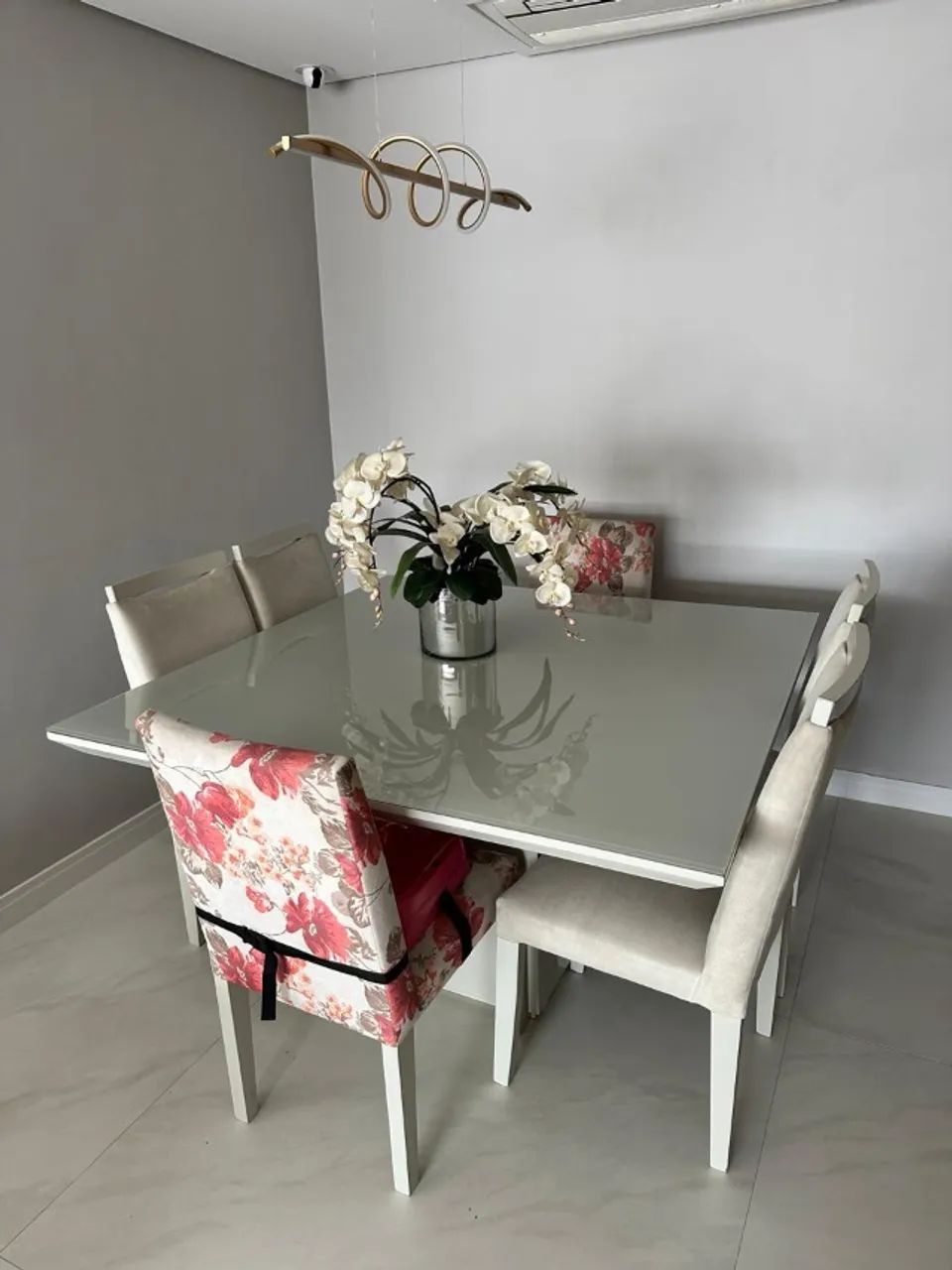 Mesa Quadrada 1,40 x 1,40 - 6 cadeiras - Off White