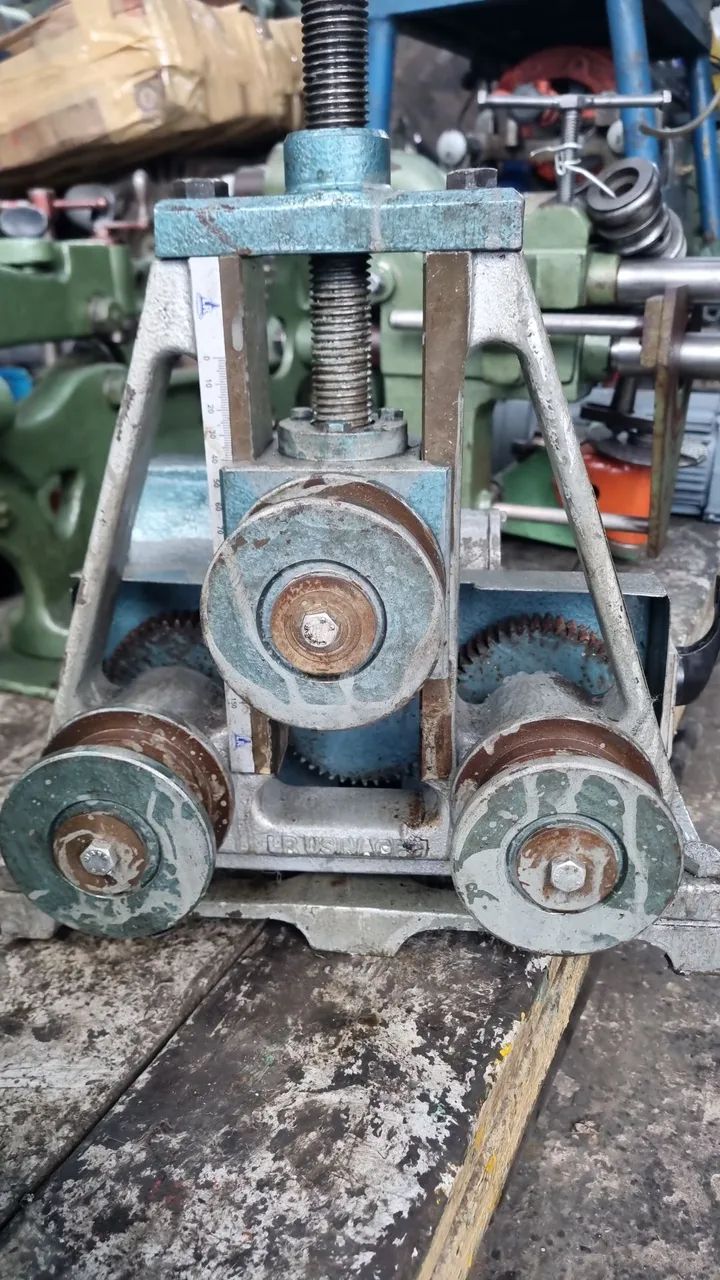 Calandra de perfil motorizada 