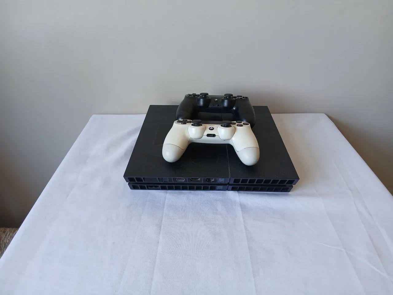 PlayStation 4 500g com 2 controles - Foto 4