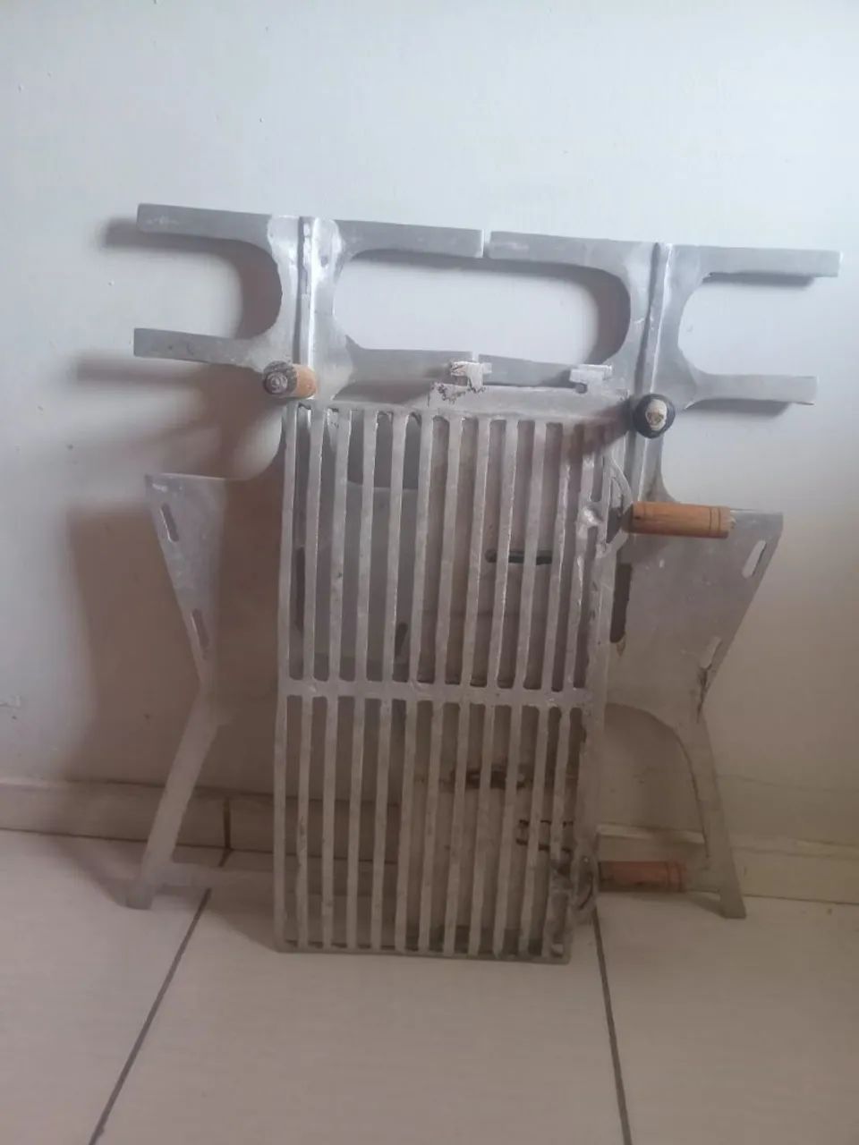 Vendo churrasqueira semi nova 250