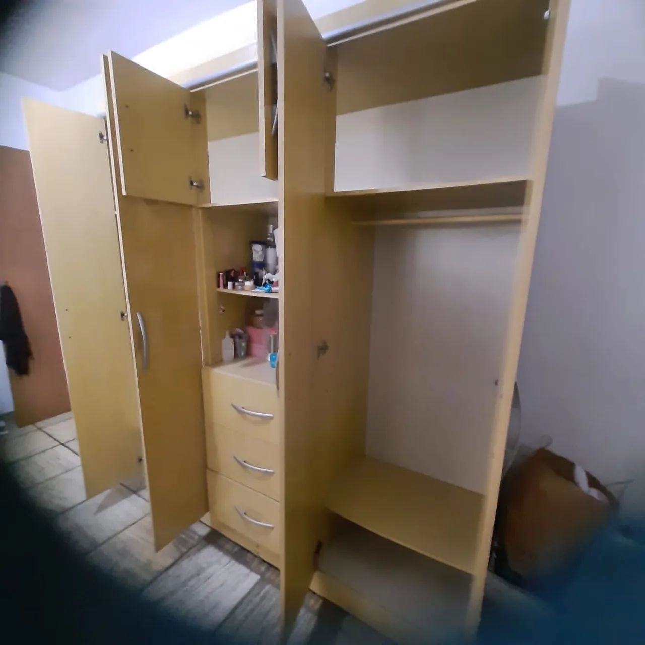 VENDO GUARDA-ROUPA - Foto 2