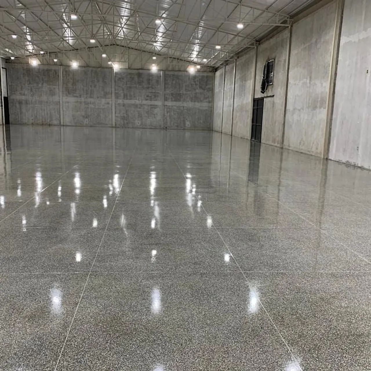 Polimento e aplicação de granilite 