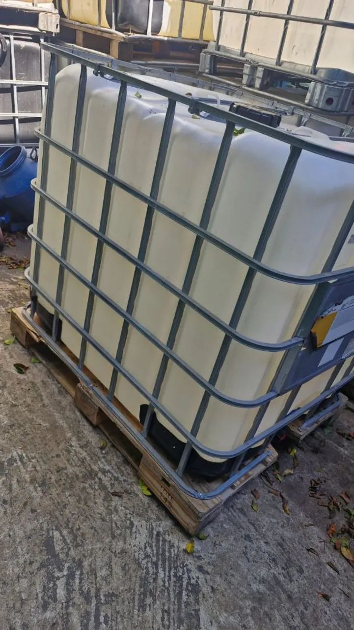 Isotanque container Ibc 1000 litros usados base de madeira  - Foto 4