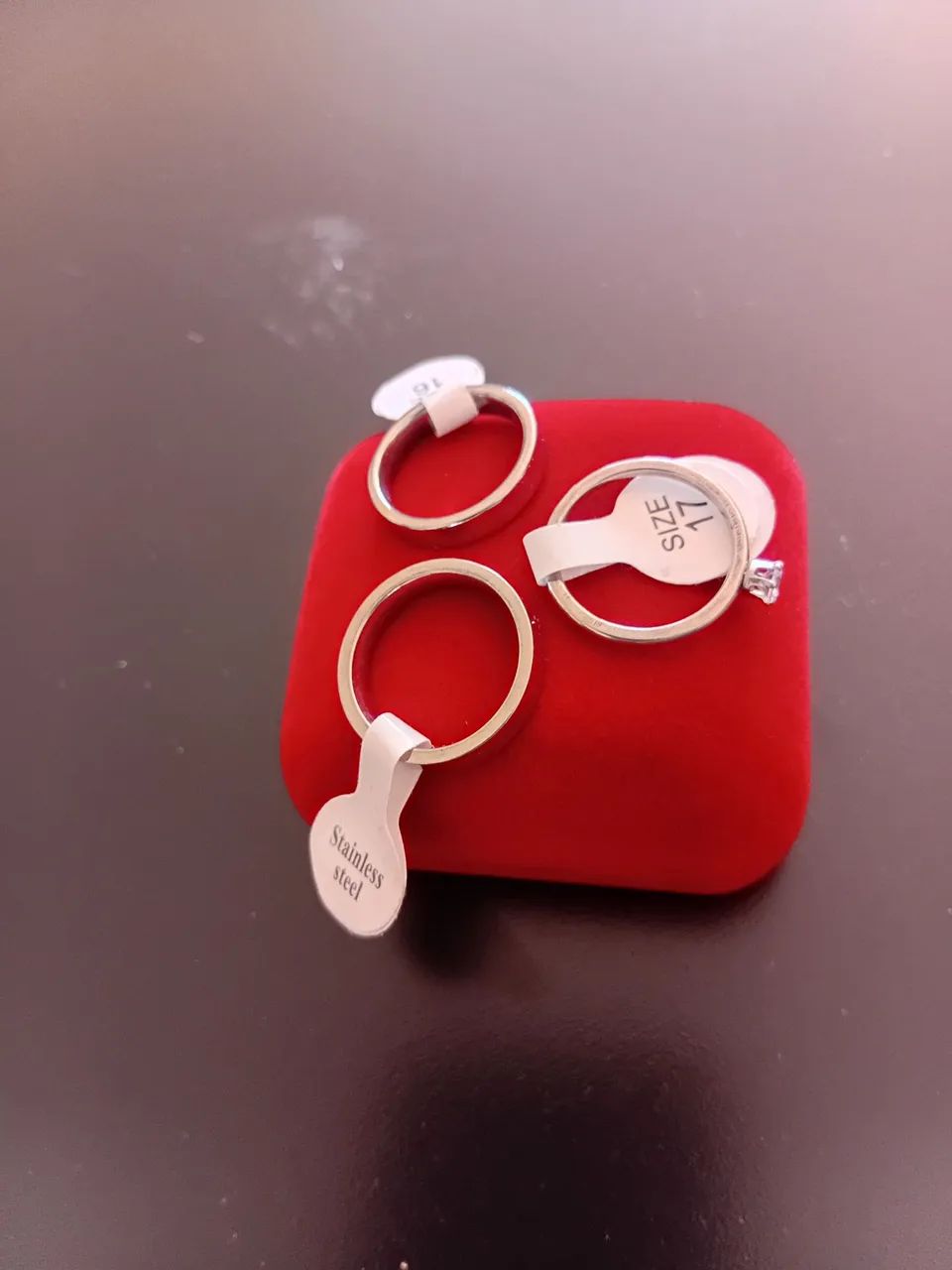 Conjunto de alianças prateadas  - Foto 2