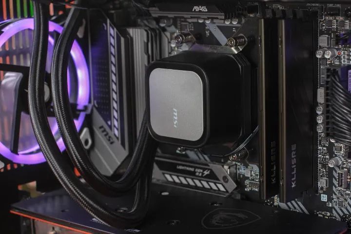 5900XT - 32GB - RX 6750XT - Foto 4