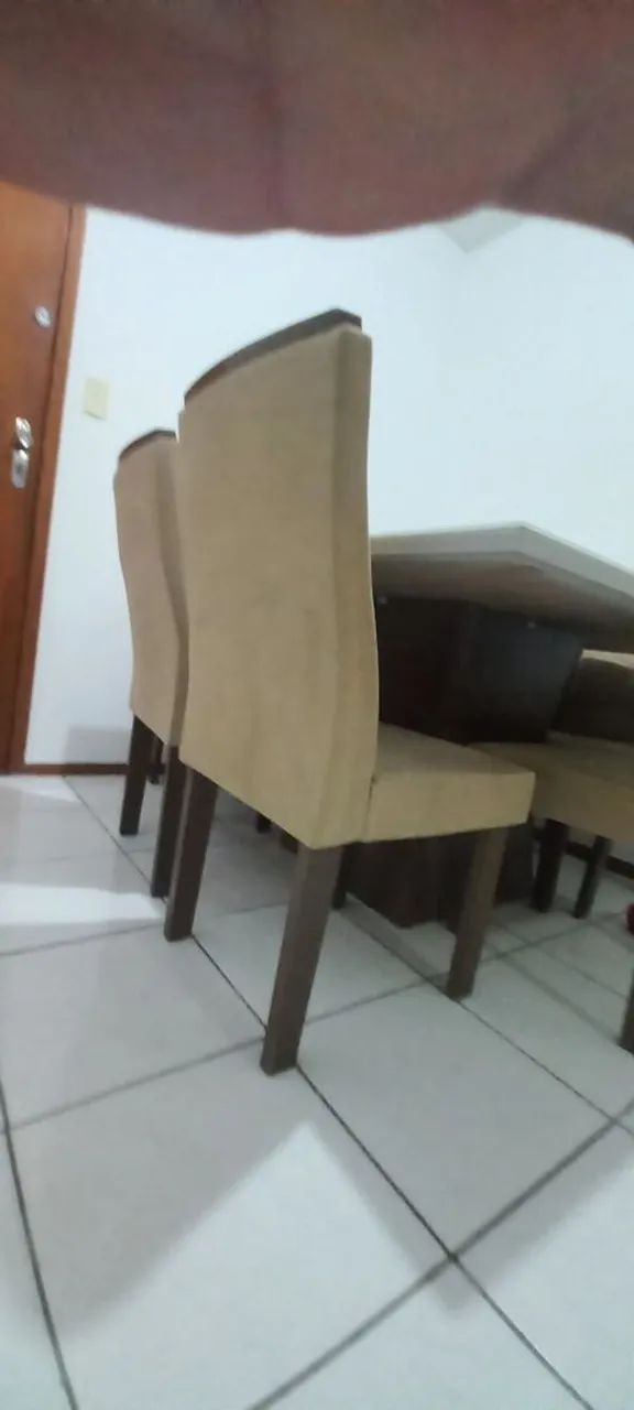 Mesa de madeira com vidro de 8 cadeiras - Foto 4