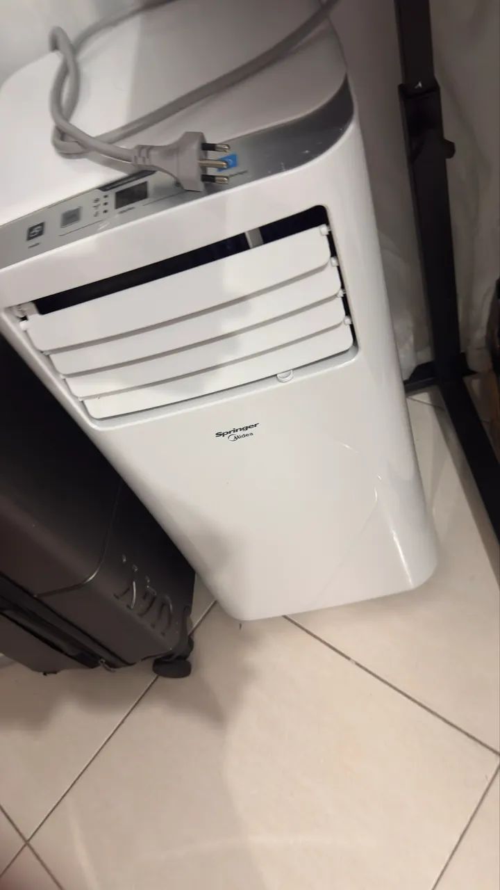 Ar-condicionado portátil Midea 12.000 BTUs 127V