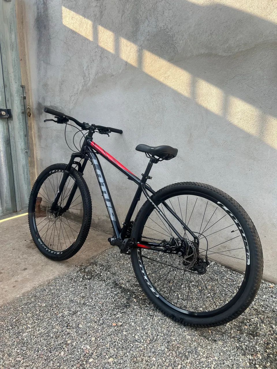 Bicicleta Lotus aro 29 semi nova!