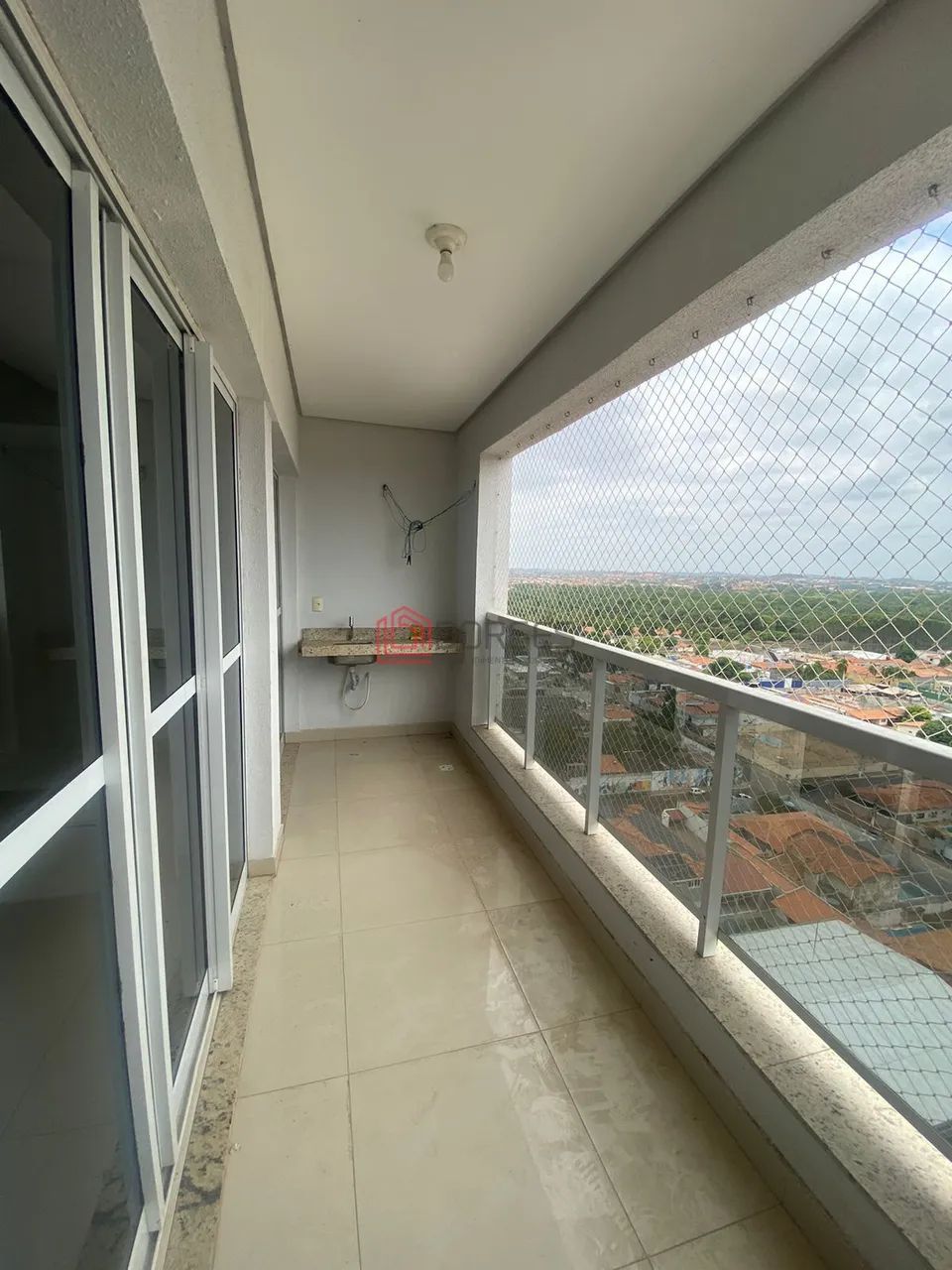 Apartamento com 02 quartos sendo uma suíte com móves planejados