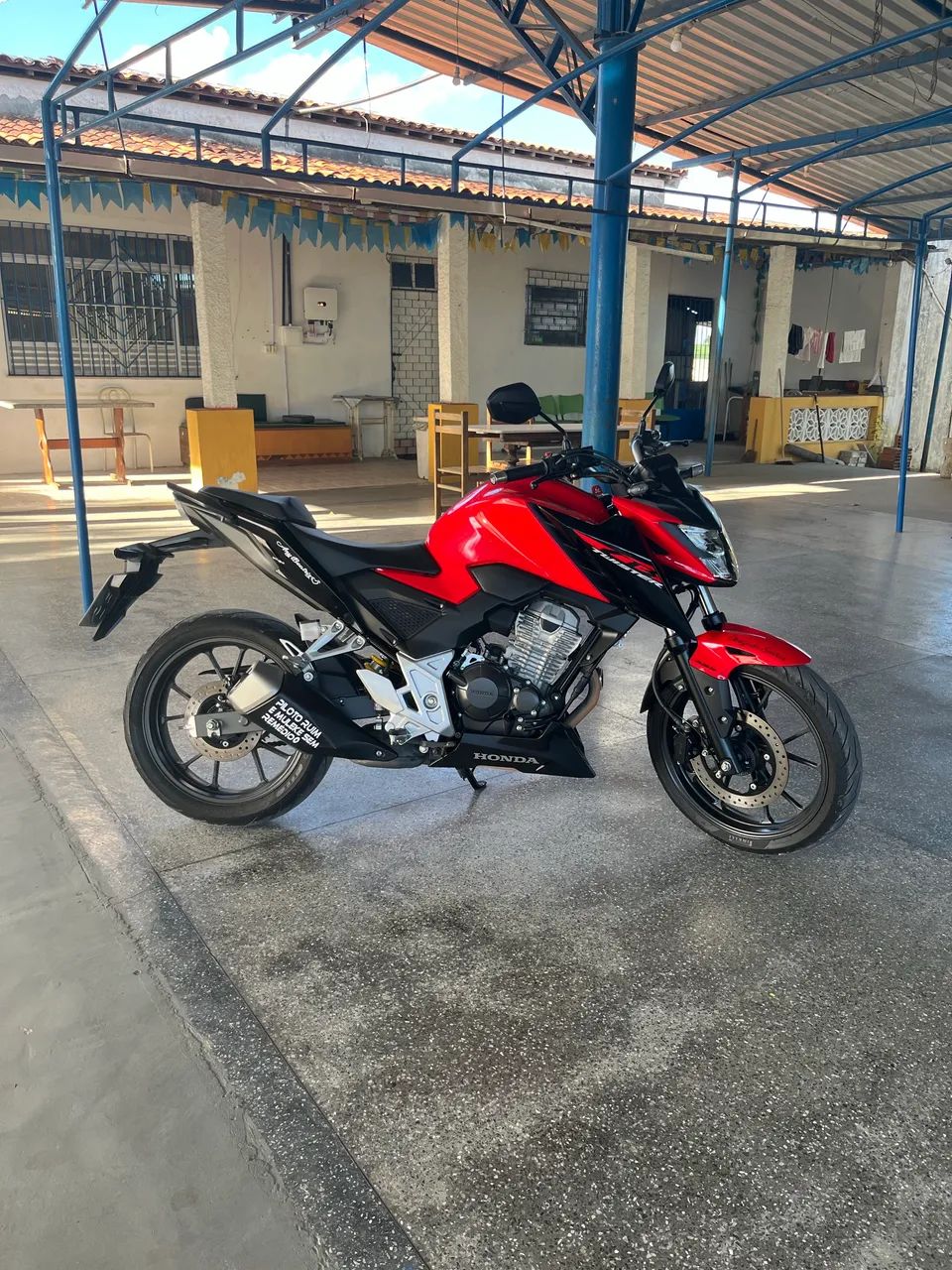 VENDE-SE CB 300f 