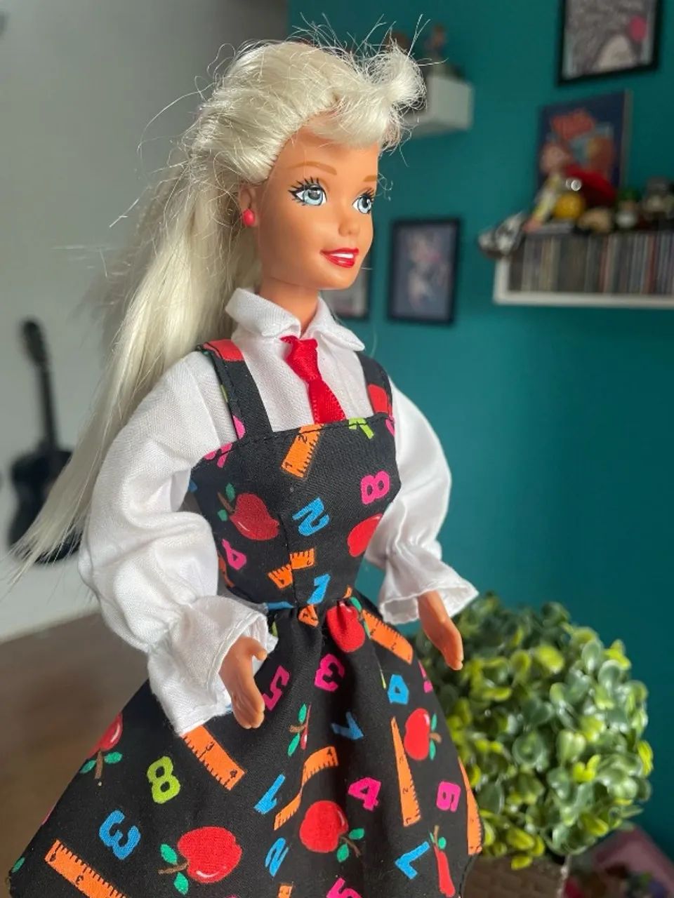 Boneca Barbie Teacher (Professora) de 1995 da Mattel - Usada - Foto 2