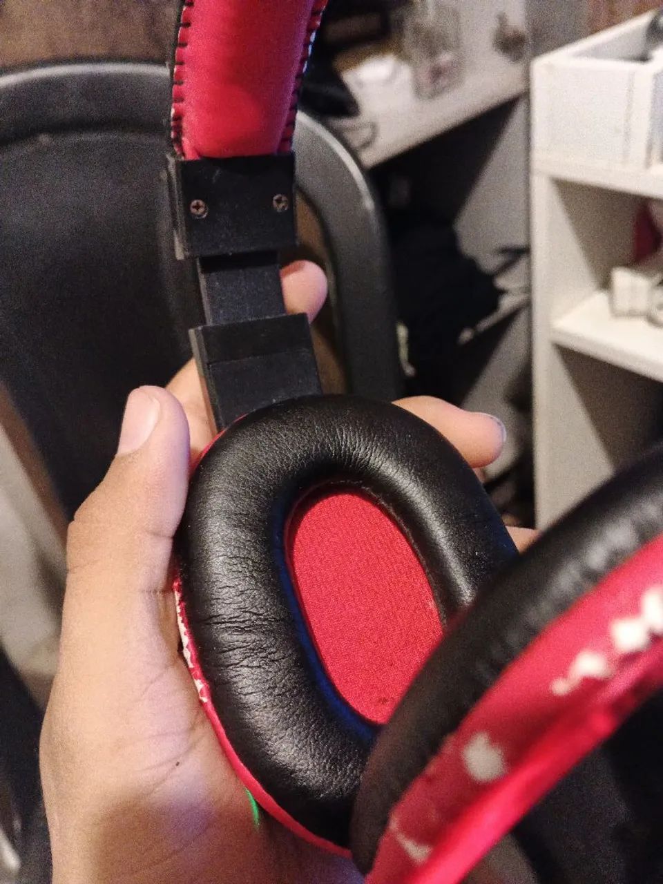 Fone de ouvido headset,brilhante serve para tudo nenhum defeito passou um tempinho parado - Foto 3