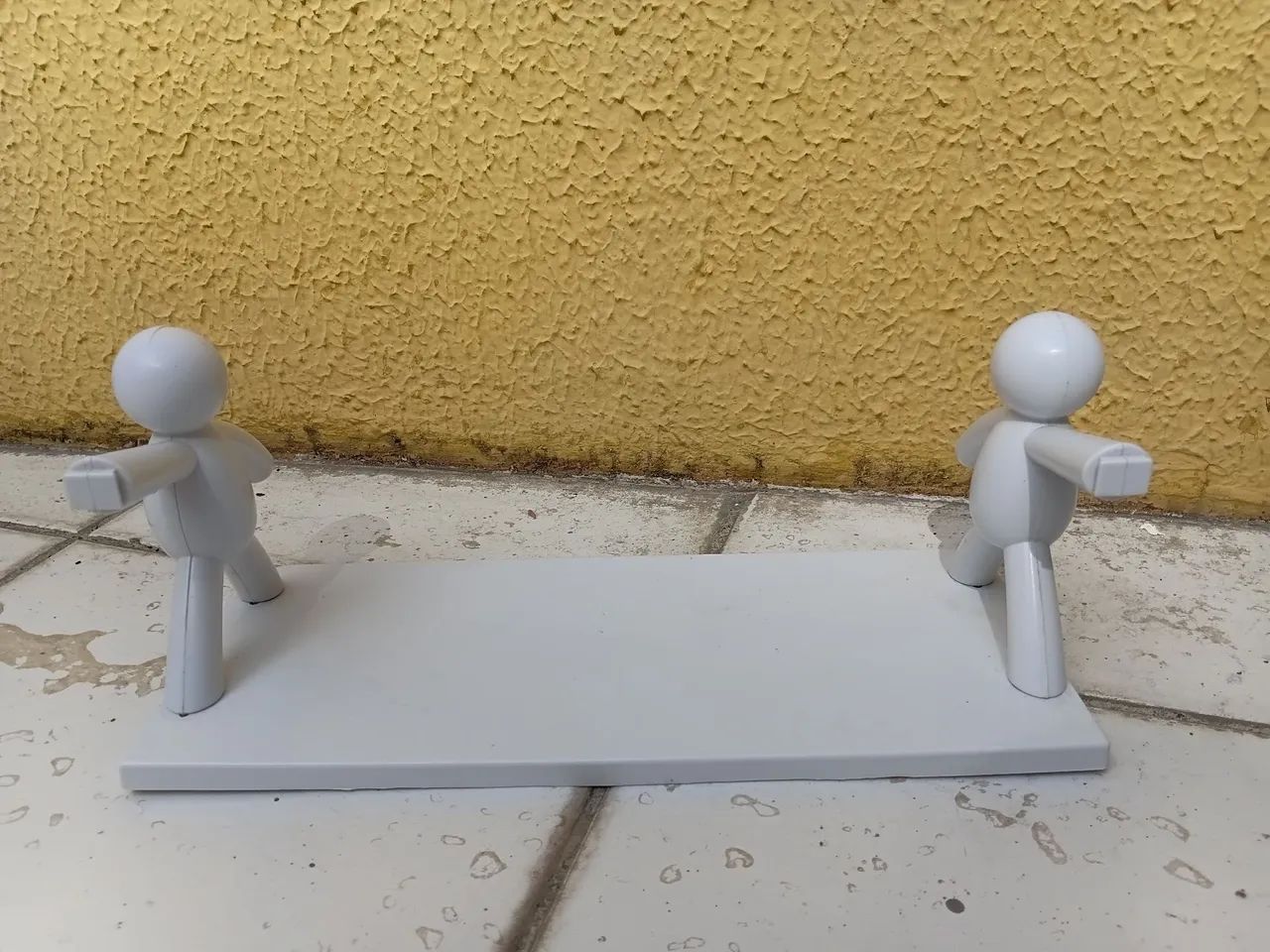 PRATELEIRA INFANTIL DE BONEQUINHOS