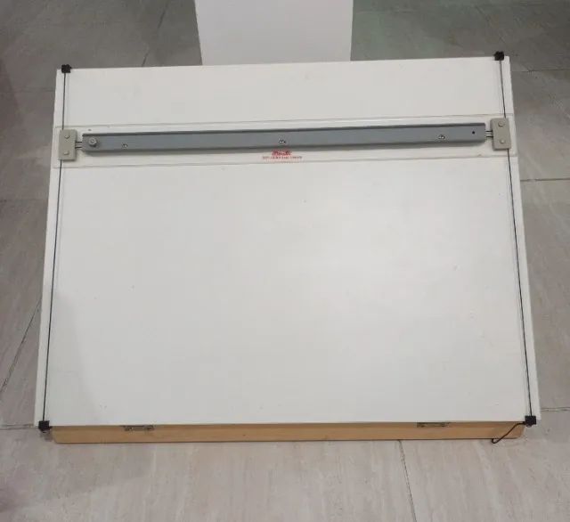 Mesa de desenho Trident A2 seminova  - Foto 2