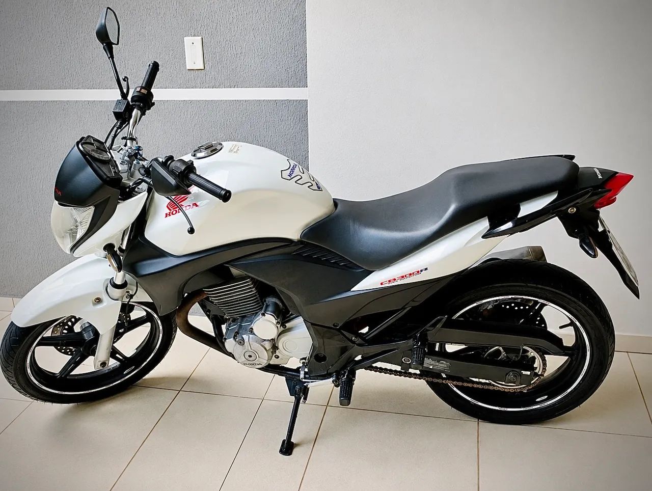 ? VENDO HONDA CB 300R 2013   - Foto 4