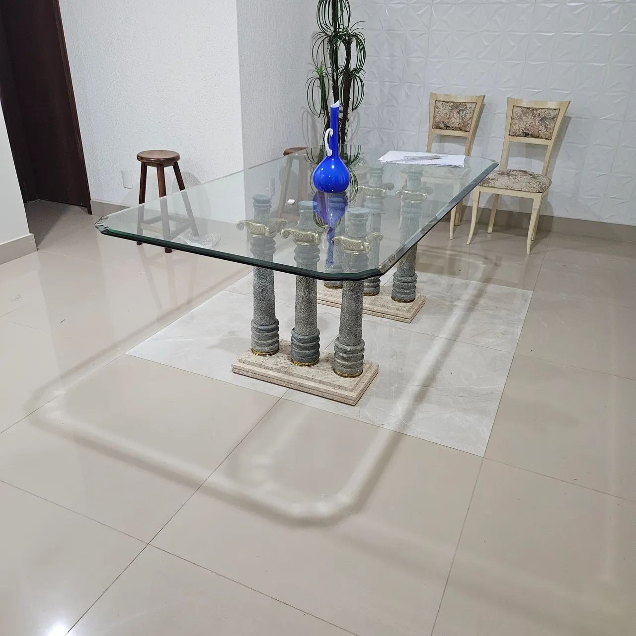 Mesa com tampo de vidro