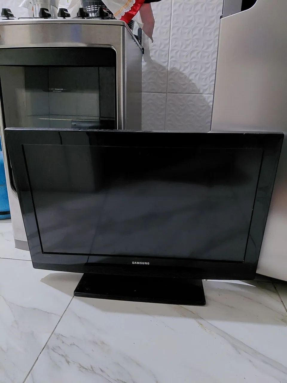 Televisão com defeito na imagem sem o cabo