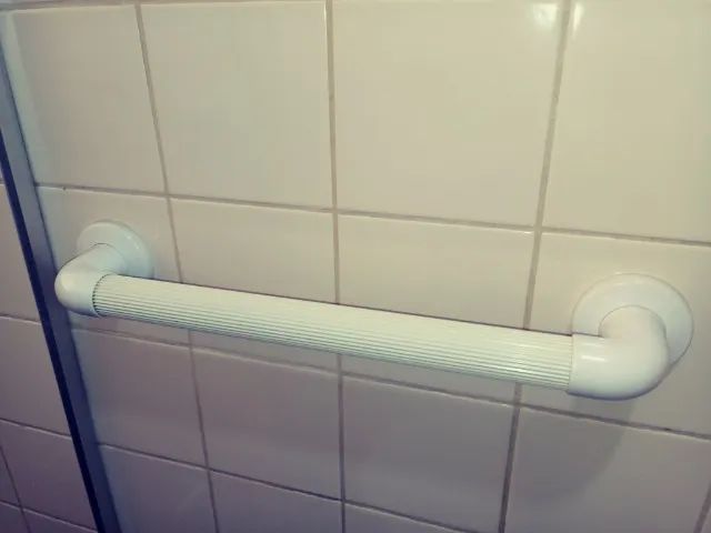 Barra de Apoio Plástica Branca 50cm - Astra - Foto 3