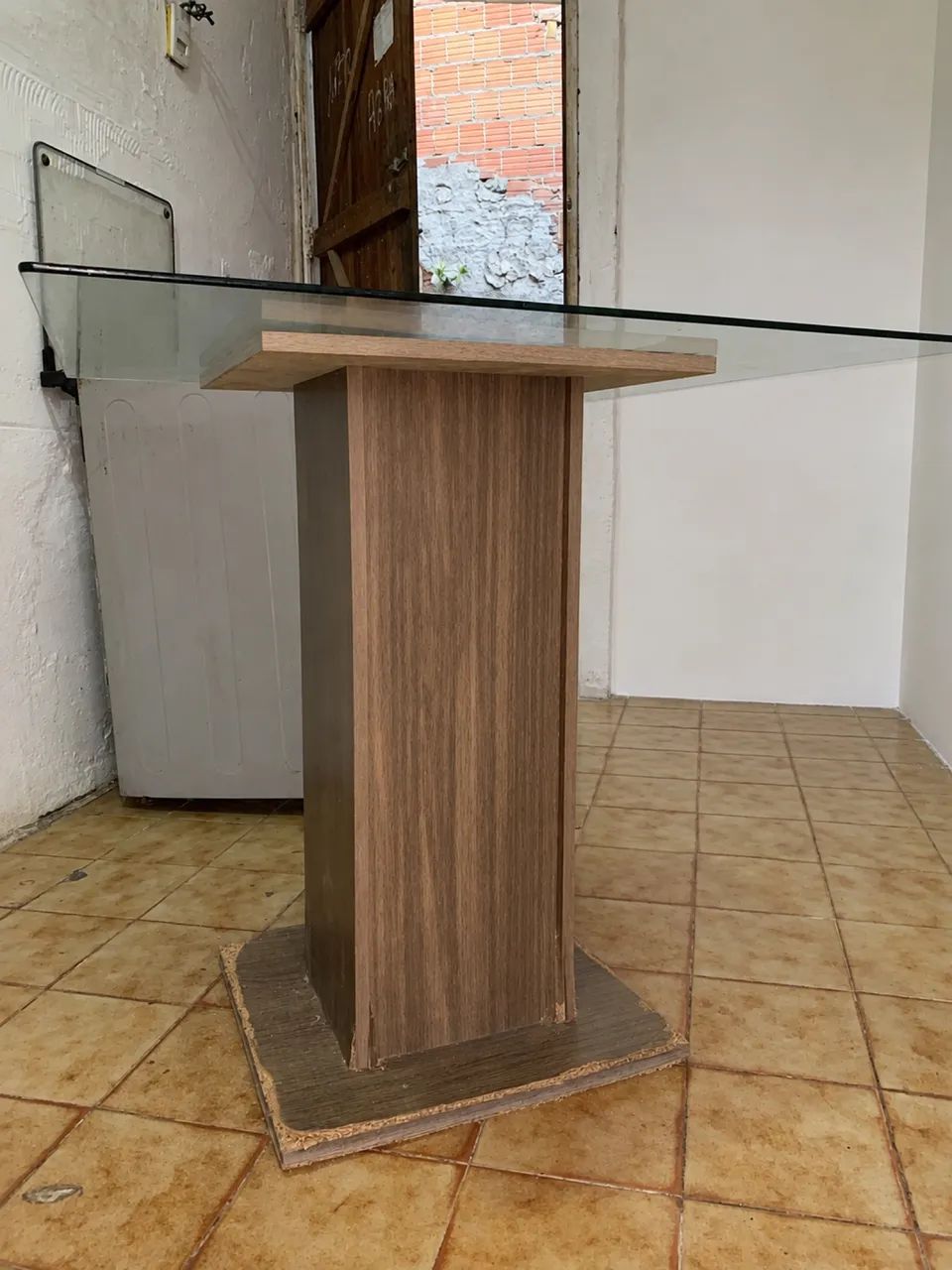 Mesa de jantar com tampo de vidro + 4 cadeiras estofadas - Foto 2